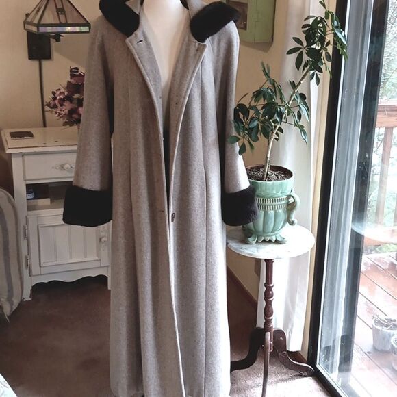 Vintage Alorna Maxi Length Hooded Coat. Retro,  Maxi Length,  Faux Fur Trim - Picture 16 of 16